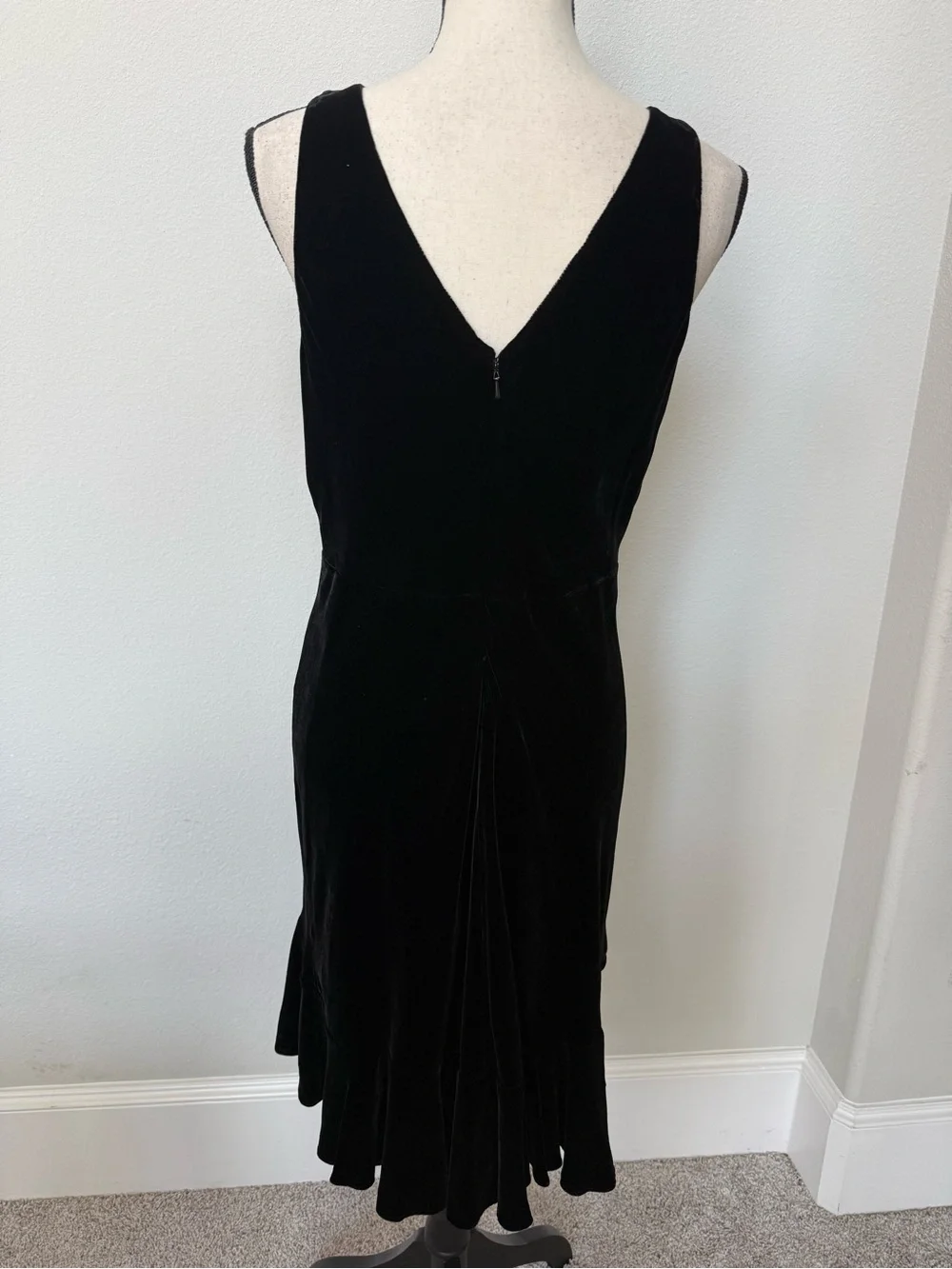 Jones New York Black Velvet Beaded V-Neck Midi Cocktail Dress